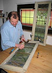 Restauration einer Bleiverglasung, Ausbau aus Fensterfl�gel