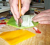 Zuschnitt von farbigen Gl�sern zum Fusen - Glasatelier Schlieker